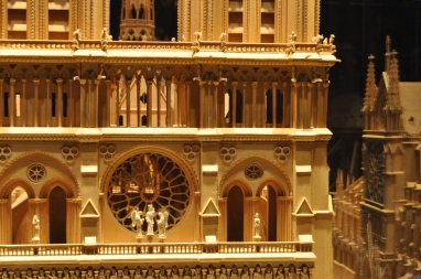 Fachada de Notre Dame en miniatura ©Lolita Cuevas-Avendaño